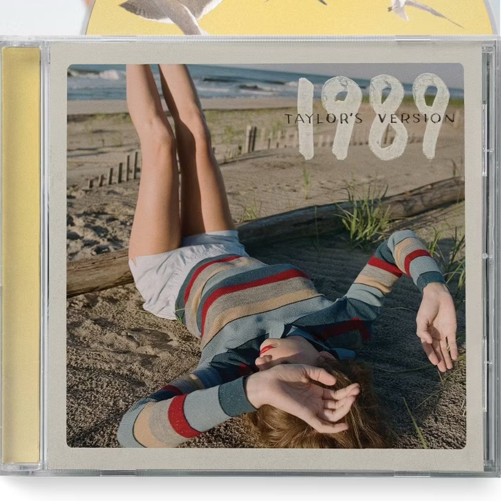 Taylor Swift 1989 (Taylor’s Version) Sunrise Boulevard Yellow CD with Polaroids